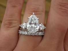 Jessica Simpson’s Accented Pear shaped diamond engagement Ring